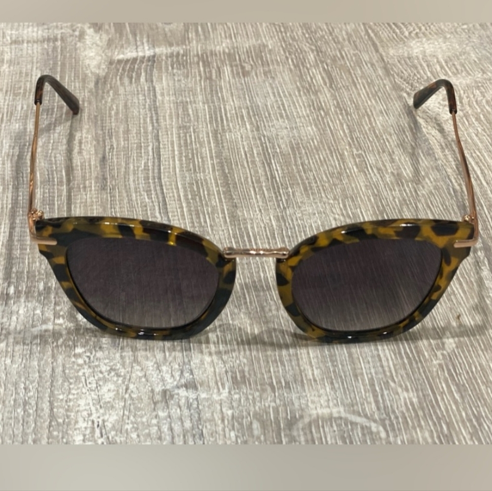 Vince Camuto Cat eye Leopard Print Sunglasses - Like New - Picture 1 of 6